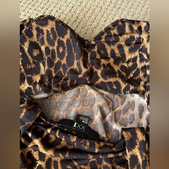 XXI Top in Leopard Print. - Picture 9 of 9